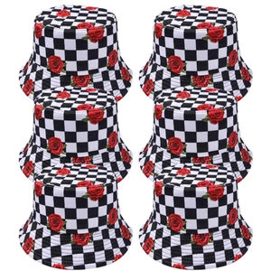 Chapeaux bob pour femmes à motif damier noir et blanc avec broderie de rose rouge