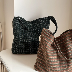 Retro woolen plaid shoulder bags for women in dark green and brown checkered patterns