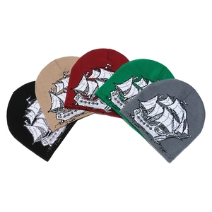 Bonnets en tricot d'hiver avec motif de voilier pixel en cinq couleurs assorties