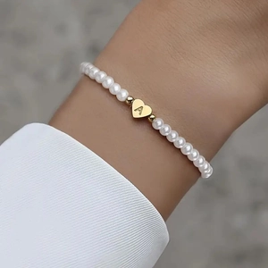 Retro Faux Artificial Pearl Elastic Bracelet With Gold Toned Alloy Heart Alphabet Initial Letter Pendant For Women Minimalist Jewelry