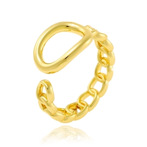 Macro shot of 18K gold plated D-shape chain ring with adjustable opening and reflection