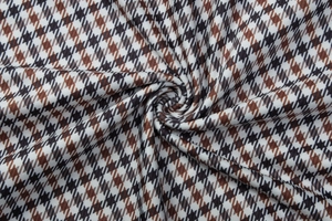 Vue macro du tissu à motif pied-de-poule marron et noir avec une texture douce