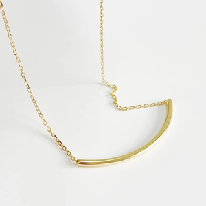 Minimalist 925 sterling silver curved bar pendant necklace with polished gold finish