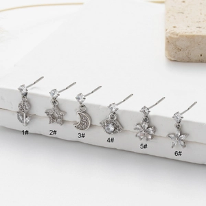 Nasenstecker aus Edelstahl mit Anhängern aus Kristallblumen, Mond und Sternen