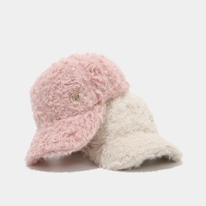 Dicke Plüsch-Baseballkappe mit R-Logo in Rosa und Creme für den Winter