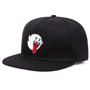 Schwarze Snapback-Cap aus Baumwolle mit weißem Cartoon-Geist-Stick und roter Zunge