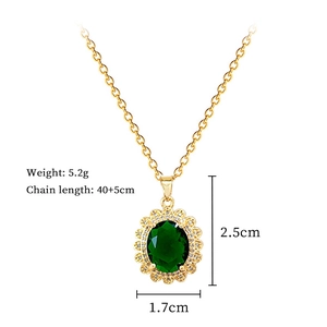 Dettagli di una collana vintage dorata con pietra ovale verde e misure indicate