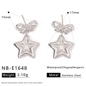 Détail des boucles d'oreilles nœud et étoile en acier inox avec dimensions précises