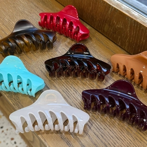 Large Hair Claw Clip Minimalist Plastic Butterfly Design Hair Clamp Strong Hold Non-Slip Elegant Hair Accessories For Women