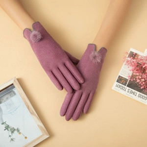 Guantes táctiles de terciopelo morado para mujer con pompones suaves para invierno