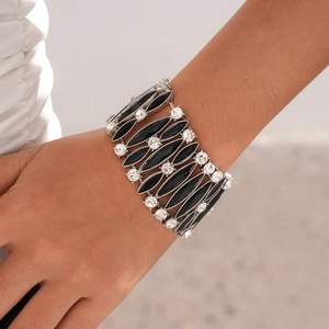 Bracciale elastico con pietre a rombo nere e cristalli bianchi su montatura argento
