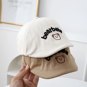 Béret en coton pour enfants avec broderie bearbaby en couleurs beige et kaki