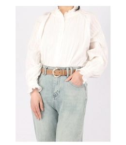 Detail of a brown leather belt with a gold round buckle on high-waist jeans