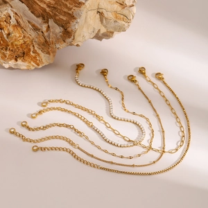 Detailed set of gold plated stainless steel bracelets with zircon tennis and box chain