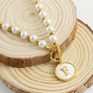 Collana Con Lettera In Acciaio Inossidabile Con Ciondolo In Conchiglia E Künstliche Perle Placcato Oro 18K Chiusura OT Gioielli Donna