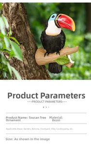 Détail de la figurine de toucan suspendu montrant la texture de résine et couleurs vives