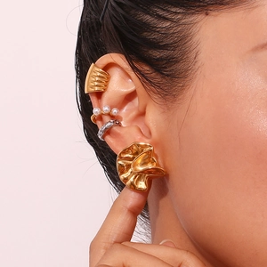 Irregular 18K gold pleated earrings with pearl ear cuff shown on a female model