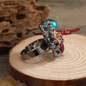 Bague vintage ajustable en métal noir avec perle bleue et fleur en tissu orange