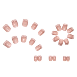 Faux ongles French manucure classiques rose naturel avec finition brillante