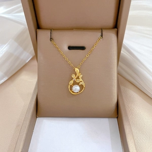 Elegant Artificial Pearl Leaf Pendant Necklace Titanium Steel Copper Micro Paved Zircon Gold Plated Clavicle Chain Fashion Jewelry