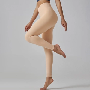 Detail view of high-waist thermal leggings with seamless design and ribbed waistband