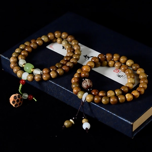 Argentine green sandalwood double-loop bracelet with lotus pendant and jade-like beads