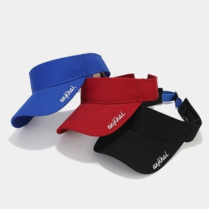 Set de tres viseras transpirables en azul rojo y negro con bordado de letras moda
