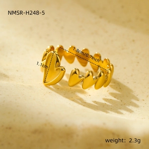 Detail view of 18k gold heart-shaped ring with dimensions 1.8cm diameter and 1.1cm height