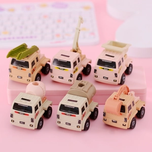 Set mit sechs beigen Mini-Baufahrzeugen aus Kunststoff auf einem rosa Display-Ständer