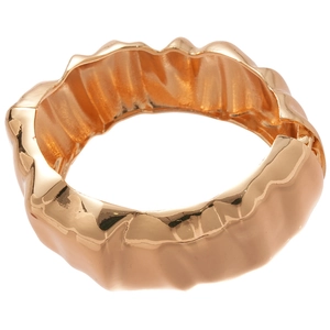 Bracelet jonc large doré moderne avec texture plissée ondulée et finition métal poli
