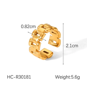 Detail view of gold-plated chain-link ring showing 0.82cm width and 2.1cm diameter specs