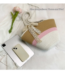 Sac cabas tissé bicolore avec nœud en dentelle et anses en corde de coton blanc