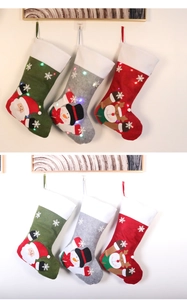 Trois chaussettes de Noël à LED avec Père Noël, bonhomme de neige et renne lumineux