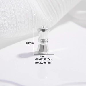 Vista dettagliata della chiusura a vite in argento sterling S925 da 10mm per gioielli fai da te