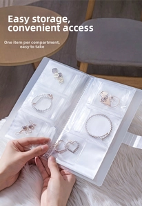 Detailansicht der klaren Schmuck-Aufbewahrungstasche mit mehreren Fächern für Ohrringe