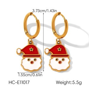 Boucles d'oreilles Père Noël en émail, dimensions 3,73 cm par 1,55 cm avec anneaux