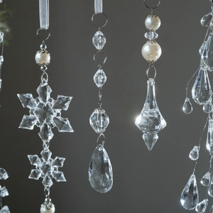 Clear acrylic snowflake and teardrop ornaments with pearls for Christmas tree decoration