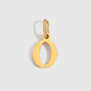 Ciondolo minimalista lettera O placcato in oro con finitura in metallo lucido