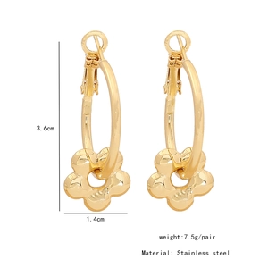 Detaillierte Maße der goldenen Blumenohrringe aus hochwertigem rostfreiem Edelstahl