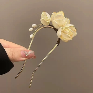Épingle à cheveux magnolia blanc avec perles et finition dorée pour style Hanfu
