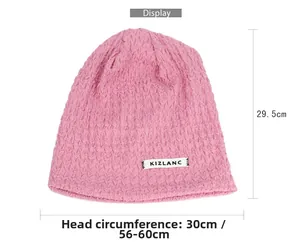 Detailed view of a pink knit beanie showing measurements of 29.5x30cm and KIZLANC label