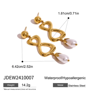 Dimensions détaillées des boucles d'oreilles infinity dorées avec perles blanches