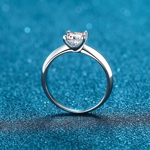 Classic S925 silver ring featuring a sparkling princess cut square moissanite stone