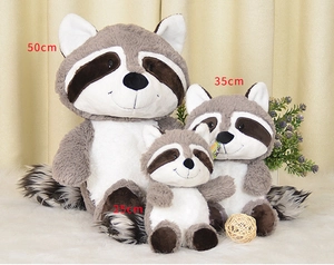 Detailed view of plush raccoon dolls in three sizes: 50cm, 35cm, and 25cm heights