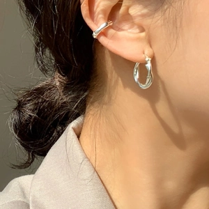 Minimalist 925 sterling silver ear cuff and twisted hoop earring for women on model