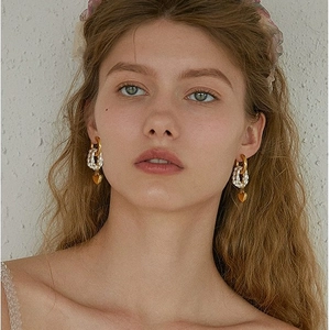 Elegant gold heart earrings with freshwater pearls and S925 silver needles for women
