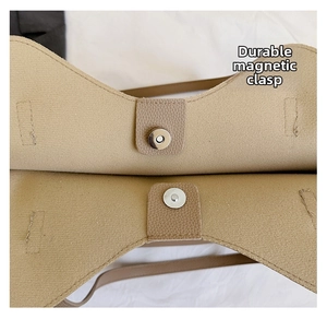 Dettaglio della doppia chiusura magnetica su una grande borsa tote color kaki