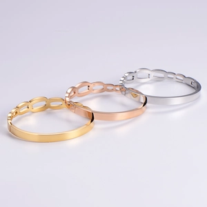 Three-color geometric bracelet set in gold, rose gold and silver with chain link detail