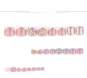 Detailliertes Set künstliche Zehennägel mit Strass, 3D-Schmetterlingen und French Tips
