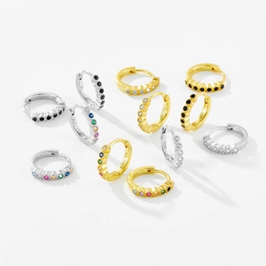 Boucles d'oreilles créoles en argent S925 avec zircons multicolores sertis en micro-pavé